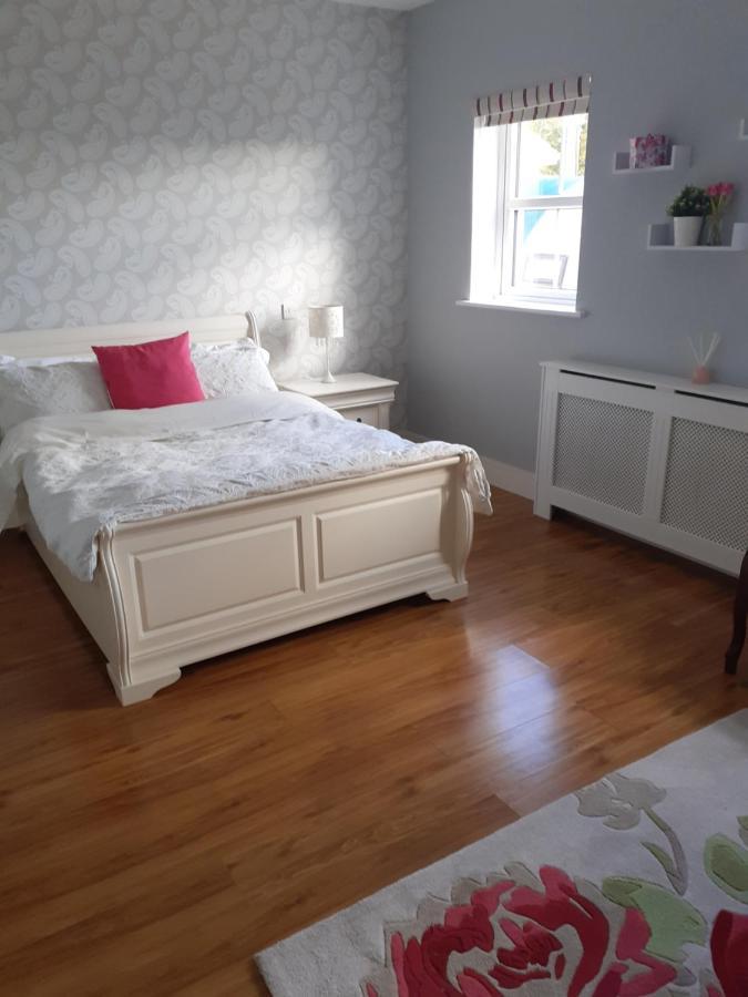 Private Room In Superb House Bed 1 Nobber Exteriör bild