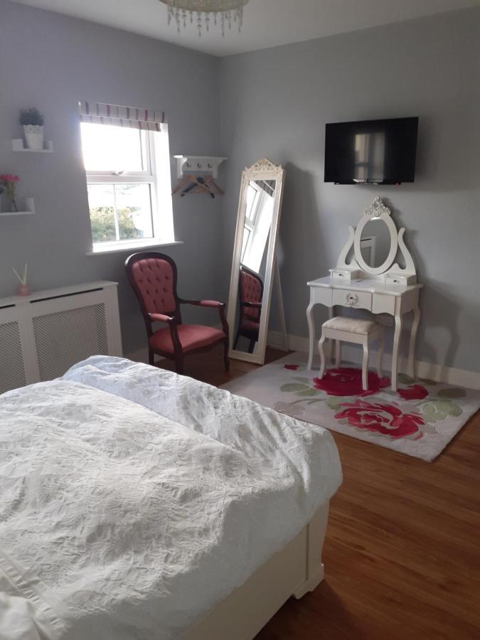 Private Room In Superb House Bed 1 Nobber Exteriör bild